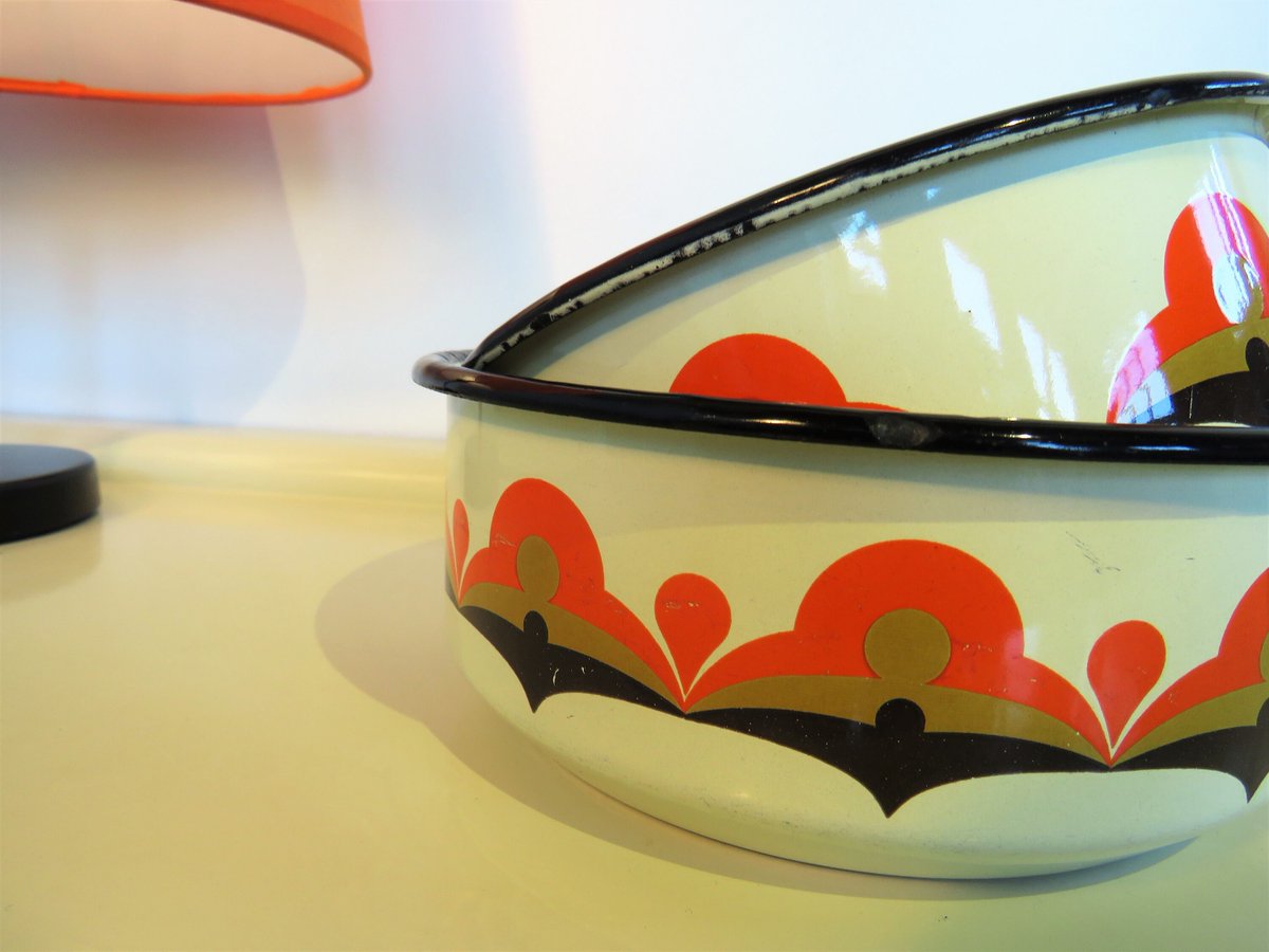 MaLanterne's tweet photo. Vintage Enamel Bowls, Enameled Nesting Bowls, Set of 2 Bowls, Geometrical Pattern in Orange, Gold and Black Color, Kitchen Home Decor, 1950s https://t.co/10x1YcnmZK #Summerdress #Music #Retro #Fashion #Vintage #Sales #Jack Smith #Free shipping #GoldColor https://t.co/OpdOC2Urd1