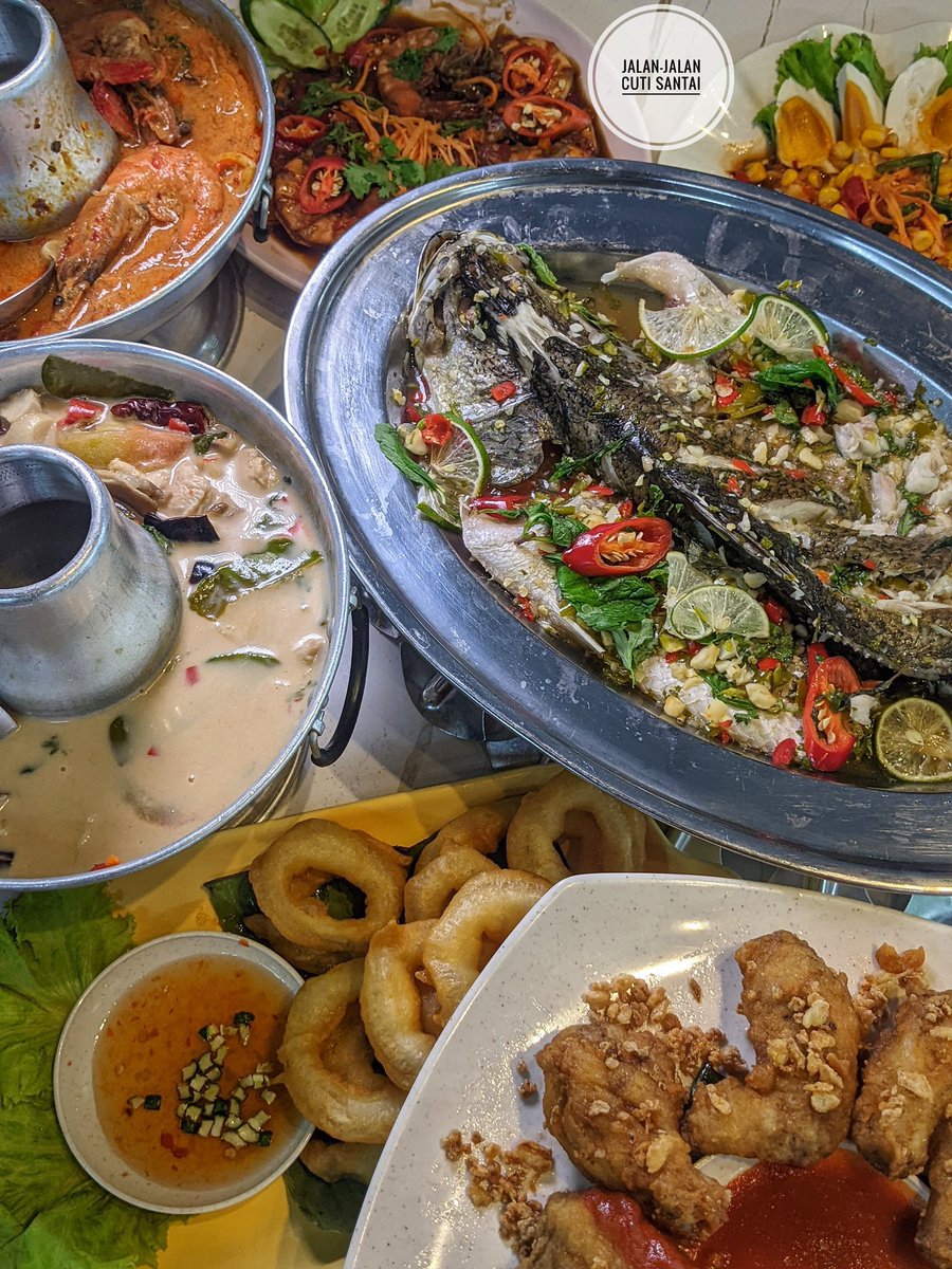 echaweyy's tweet photo. Jemput datang  support restaurant saya Little Thai Kitchen di Subang Jaya SS14/2. Business tak berapa okay and saya baru lepas deco guna barang diy di Shopee untuk naikkan seri. Inshallah sedap dan halal. Mohon share 🙏🏻 Buka 11-4.30PM and reopen 6-10PM. Monday tutup. Thank you ✨ https://t.co/nrs1LRhJ6U