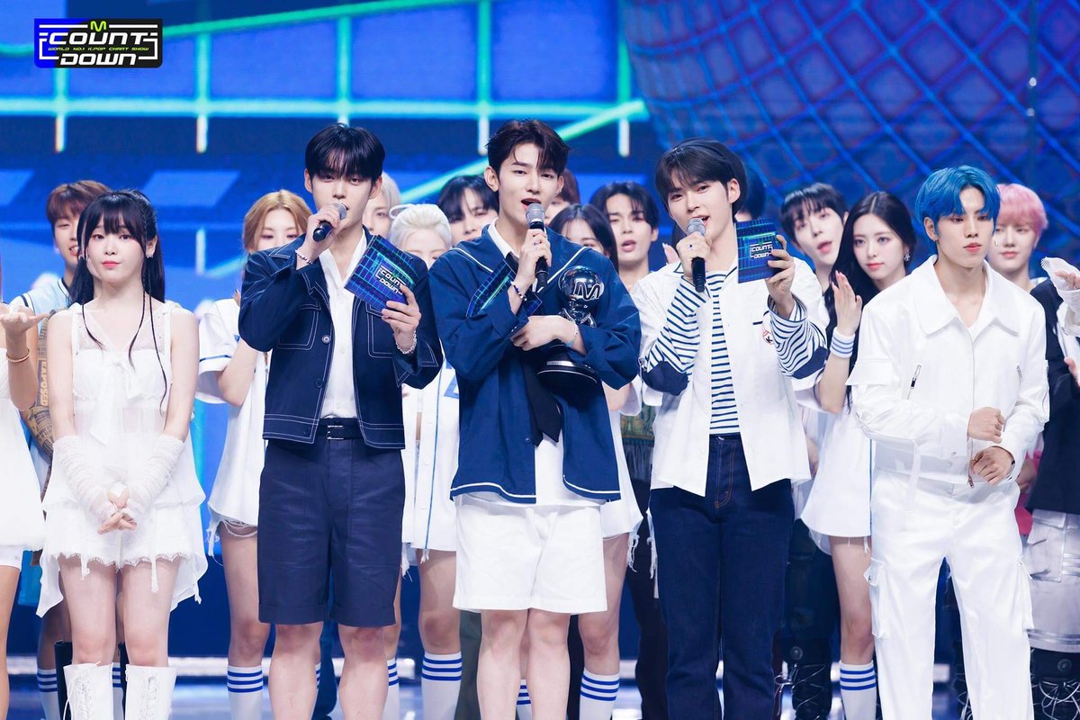 KimJiwoongPHL's tweet photo. [📸] 20230808 Mcountdown Twitter Update

Magnificent Special MC’s ZEROBASEONE KIM JIWOONG

🔗 https://t.co/cqahQVdJwY

#ZEROBASEONE #김지웅 #엠카운트다운 #엠카 #HISTORY_M
©️@MnetCountdown

🧑🏻‍🚀 https://t.co/qb0RMtrnGd