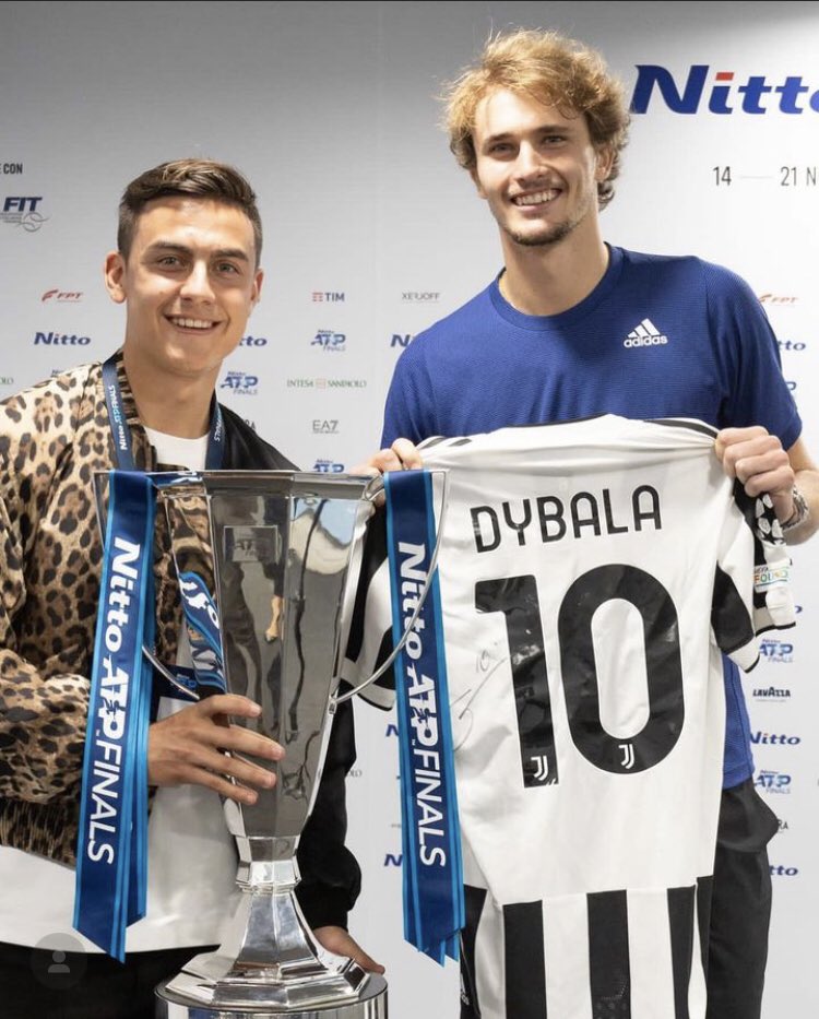 polleggggg's tweet photo. ti capisco Paulo, mi vergognerei anche io

Dybala                                                 Dybala
alla Juve                                        alla Roma https://t.co/0ECunQ09jM