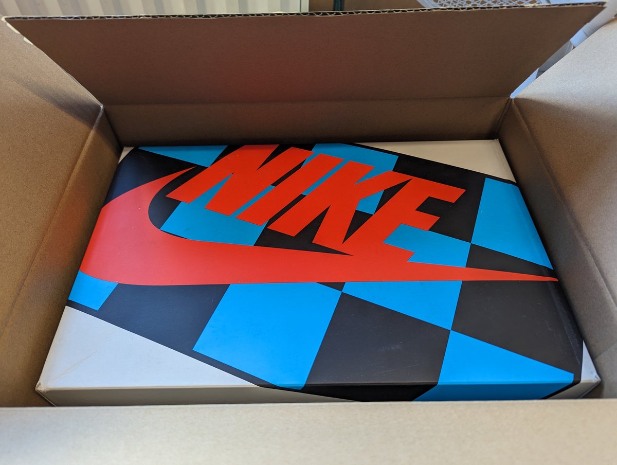 DJLBIZ's tweet image. These arrived yesterday... in ♥️, just look at the box. 
Still seems odd they didn't drop the OG Grey's in the UK/EU but got them for an acceptable price from Goat 
#macattack
#nikeattack
#niketennis
#kotd
#snkrsliveheatingup