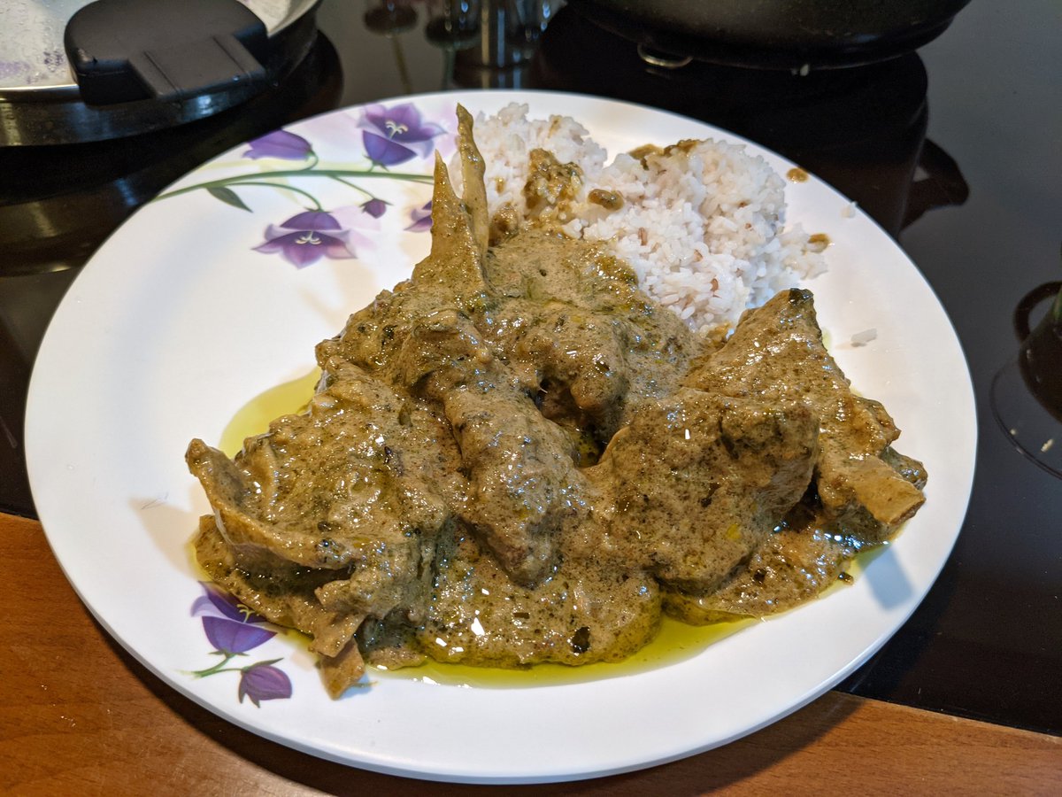 princessmopu's tweet photo. #cheftime with mopi, Creamy mutton ( my favourite aunts recipe) with rice because I'm a #bhotua https://t.co/RDArSMh3ol