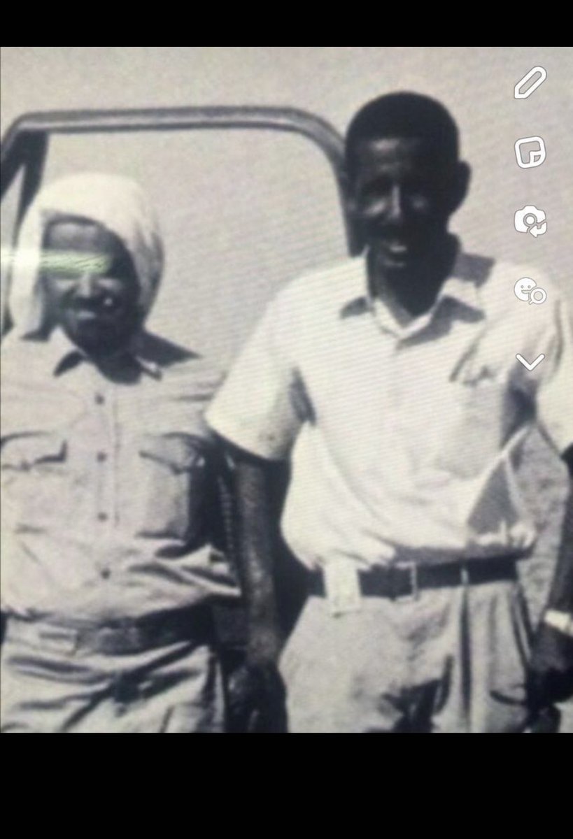 <a href="/desertlover79/">محمد ناصر الخليفة</a> 1947 تاريخ التحاق الوالد امد الله بعمره محمد الضبيب في شركة التابلين والتي خدم بها ل37عاما 
ومن صوره احدها يكرم عام 1960 من رئيسه السلطان رحمه الله 
وأخرى مع زميله المرحوم السحيباني 
والثالثه مع زميليه رحمة الله عليهم وأحد المهندسين الأمريكان كفريق متميز في انجاز نقل دفعات البيب