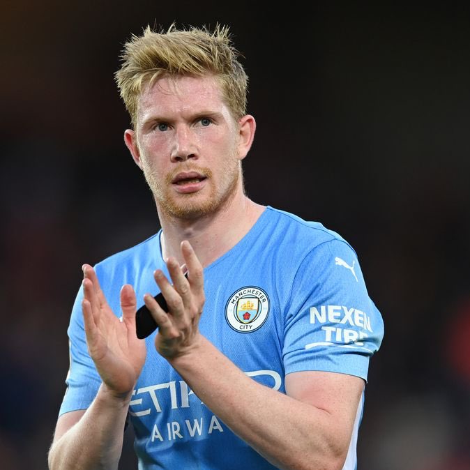 Footballtweet's tweet photo. 🎙️ Kevin De Bruyne on the new rules for added time: 

“Assuming we’re going to play about 15 minutes extra every game now, that says it all. 

We spoke to the Arsenal players and even the referees. They don’t even want to do it, but it’s the new rule and it is what it is. 

You can only guess what’s going to happen if you play a lower team who keep time-wasting all the time. I’m thinking if we play Sevilla on Wednesday and have 15 to 20 extra minutes, and then play on Saturday again (at home to Newcastle), it’s like two times extra time. 

We’ll see how it goes but it doesn’t make any sense.”