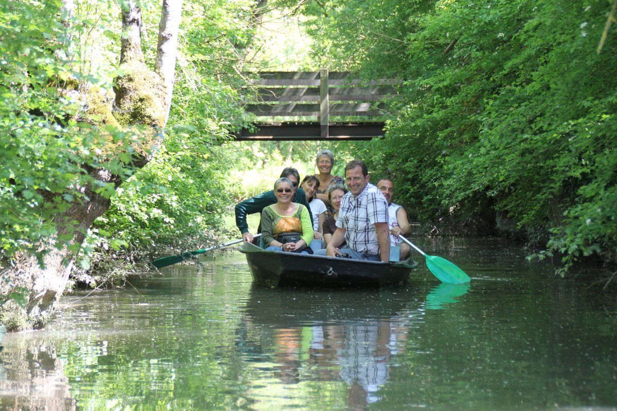 Le Parc ornithologique Les Oiseaux du Marais Poitevin à #SaintHilairelaPalud vous propose des promenades en barque et visite du parc au départ de son embarcadère => swll.to/RjoHL #ValeursParc #Embarcadère #Jeunesmarqués #Onrecommande #ParcMaraispoitevin