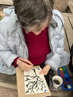 #EHPAD | L'été dans les Résidences du <a href="/chudereims/">CHU de Reims</a> 🧓👴
Rétrospective de Juillet : tournoi de pétanque, pièce de théâtre, une animation piano au chevet et un projet artistique "Poétique végétale".
Un mois de juillet riche en activités pour le plus grand plaisir des #résidents.