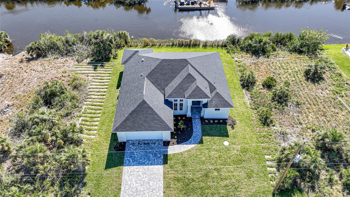 RealEstatemls's tweet image. WATERFRONT 3 bedroom 2 bath home with 80 feet frontage on a canal leading to Charlotte Harbor, Boca Grande &amp;amp; the Gulf of Mexico! Brand New &amp;amp; Move-In Ready Be sure to watch the video!  $629,900 swfl.me/Lillian.html