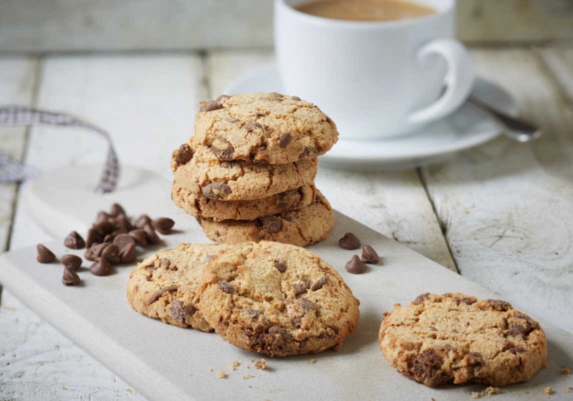 Happy #AfternoonTeaWeek. While you’re having a debate about the scone pronunciation, you can share a tasty box of gorgeously gluten-free treats. That way you can enjoy something that the entire table can agree on 😊🍪
 
#Prewetts #FreeFrom