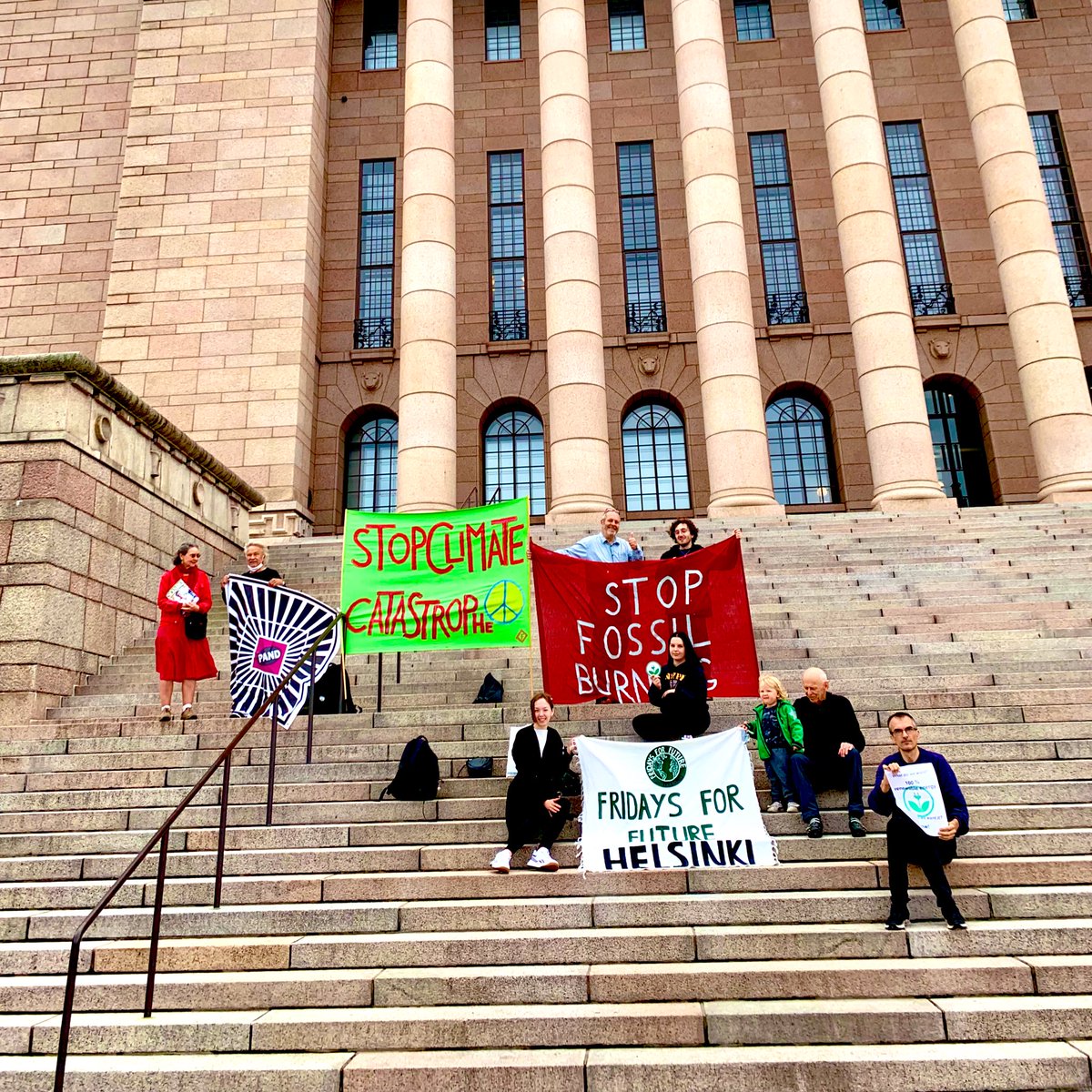 📢Hey #HELSINKI🇫🇮

🙋‍♂️Are you worried about the worsening #climatecrisis? Want to take action, but don’t know how? 

🤗Come join #FridaysForFuture this Friday from 10-12 on the stairs of Parliament. Come anytime, everyone welcome! #ilmasto #ilmastonmuutos #ilmastokriisi #finland