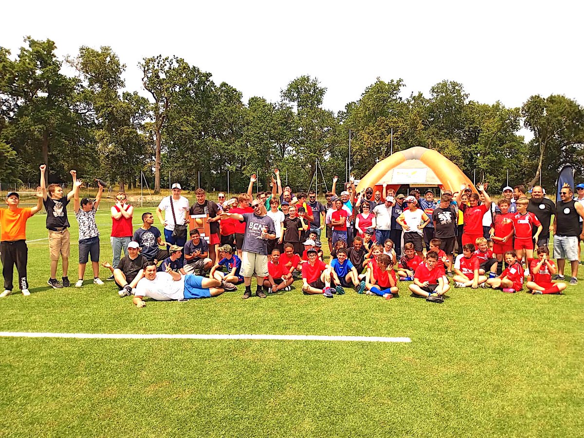 #SGSudOuest soutient @dropdebeton 🏉 pour l’insertion sociale &amp; professionnelle des jeunes.
👉 150h de mécénat de compétences par nos collaborateurs volontaires.
L’ambition de SG : accompagner la transition écologique &amp; sociétale. #RSE
➡️so.ge/drop
<a href="/Fondation_SG/">Fondation Société Générale</a>