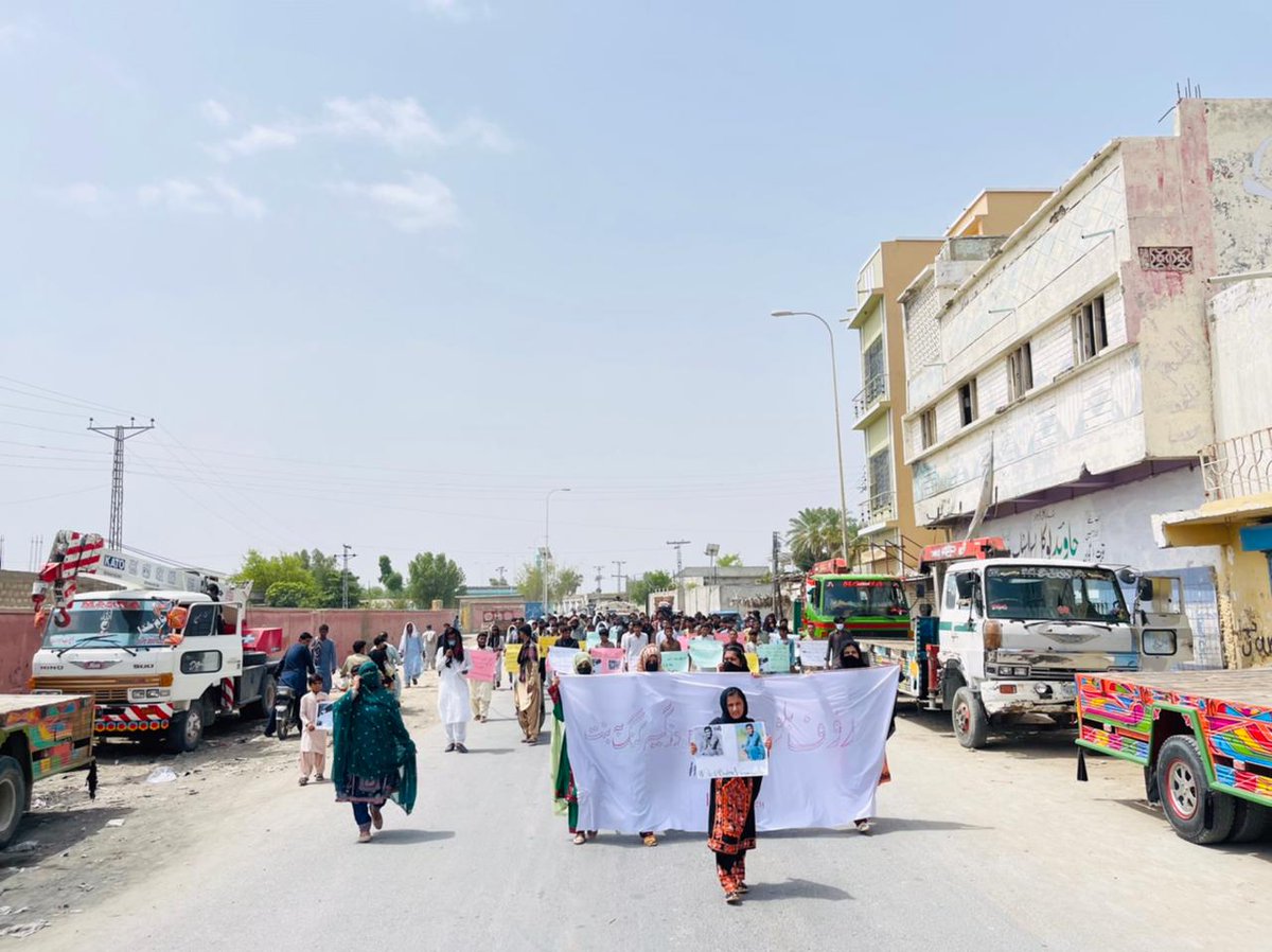 BYCKech_'s tweet photo. BYC Kech organised a protest from Bolan school to Shaheed Fida Ahmed Chowk against the brutal murder of Rouf Barkat and Demanded justice for him as well as to STOP Baloch Genocide, Rouf Barkat was extrajudicially murdered by State-backed Death squads n Turbat
#StopBalochGenocide https://t.co/JMdMx2O6x5