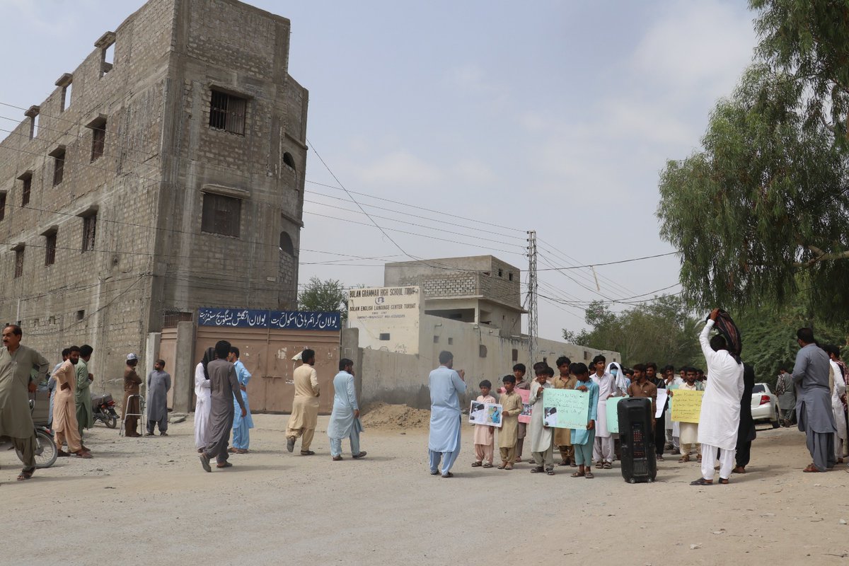 BYCKech_'s tweet photo. BYC Kech organised a protest from Bolan school to Shaheed Fida Ahmed Chowk against the brutal murder of Rouf Barkat and Demanded justice for him as well as to STOP Baloch Genocide, Rouf Barkat was extrajudicially murdered by State-backed Death squads n Turbat
#StopBalochGenocide https://t.co/JMdMx2O6x5