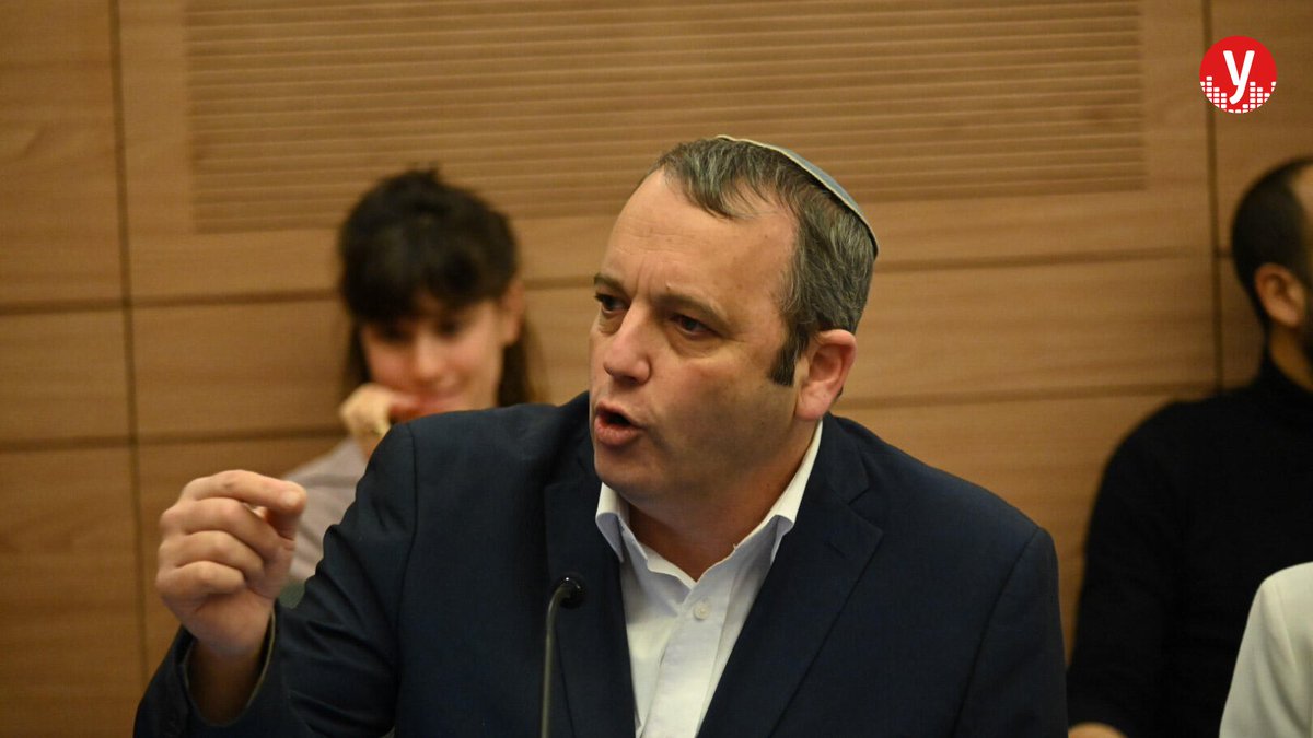 ח"כ <a href="/KarivGilad/">גלעד קריב</a>: "אם יש מגזר שצריך להשקיע בו זה המגזר הערבי שקופח. סמוטריץ' הוא גזען ופנאט, הוא עמד מעל בימת הכנסת ואמר שחבל שבן גוריון לא סיים את המלאכה ב 48'. אני לא אגרר למלחמה של מגזר במגזר" 
bit.ly/3ONwJID | <a href="/sharonkidon/">Sharon Kidon</a>