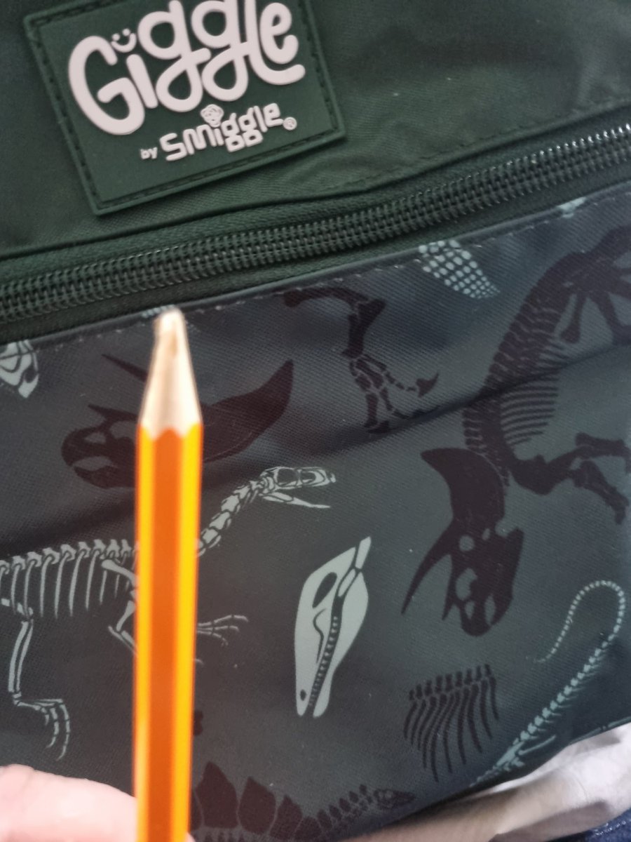 lohan08's tweet photo. @smiggle_ getting back to school ready and sharpening kids Pencils... some of them don't have lead in! I have attached a photo. Quality of your products has dropped! https://t.co/59sh5gJ16U