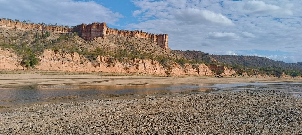 Zimoco_Zimbabwe's tweet photo. Gonarezhou Certified!
We came. We Off-Roaded. We Conquered.
#ChilojoCliffs. One of Zimbabwe's true beauties. The GWM P-series & Mitsubishi Triton will get you there !
Thank you @Zimparks & @Nyaradzo_Group
(S.E.A.L) to your amazing teams.
#zimoco #offroad https://t.co/HxtLzg9FfM