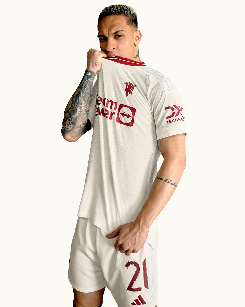 Footballtweet's tweet photo. 🚨 OFFICIAL: Manchester United’s new third kit for the upcoming season. 👹 https://t.co/BS6PJwTXrJ
