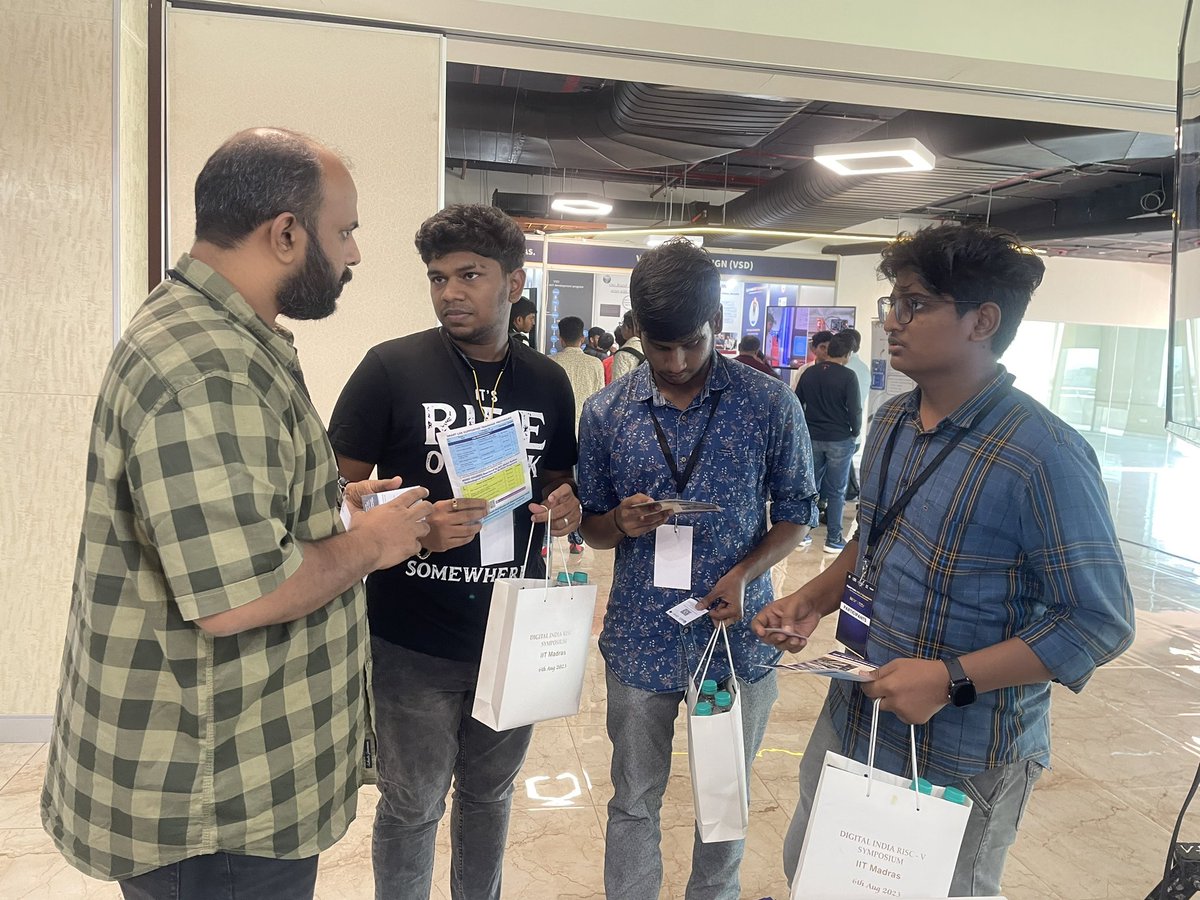 CAL_NIELIT's tweet photo. #DIRV Symposium at #IITMadras
#NIELIT Calicut exhibition themed “DIR -V Learning Pathway”
The Symposium was inaugurated by Shri Rajeev Chandrasekhar, Honourable Minister of State for Electronics and IT.@Rajeev_GoI @iitmadras @NIELITIndia https://t.co/QZCfKTLGaQ