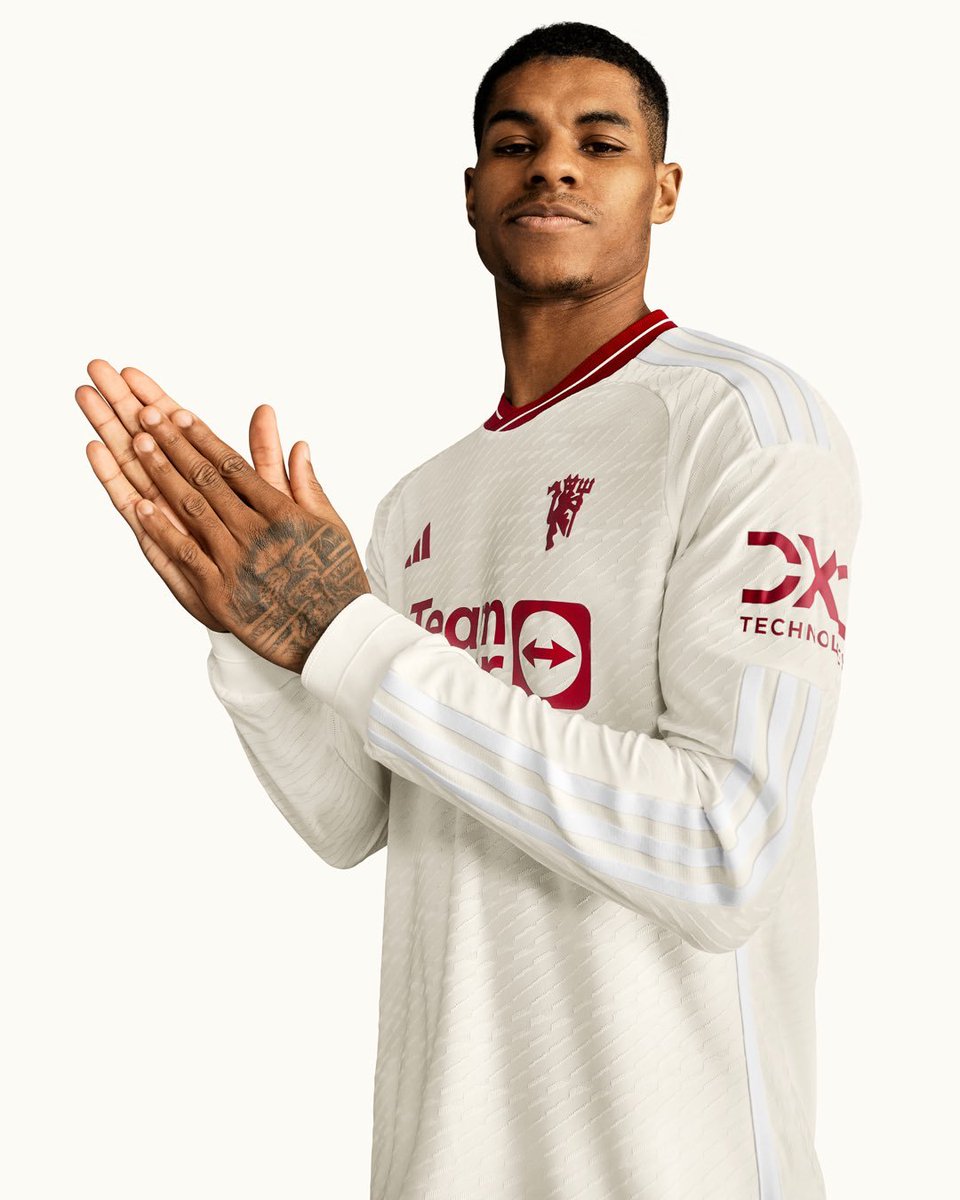 UnitedRedscom's tweet photo. Rate our new kit out of 10? 👇 #MUFC https://t.co/og36JkhaWf