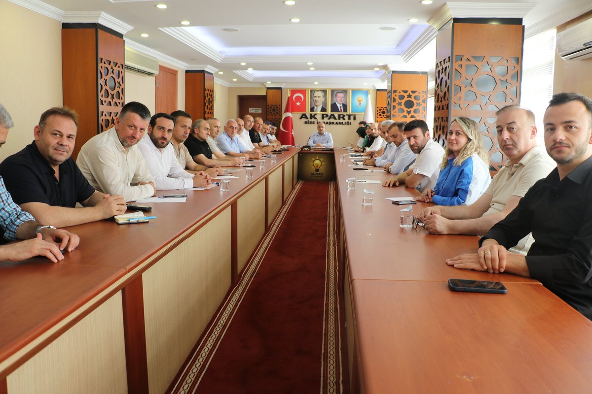 İl Başkanımız Hikmet Ayar Başkanlığında İlçe Başkanları toplantımızı icra ediyoruz.
#rize #akparti