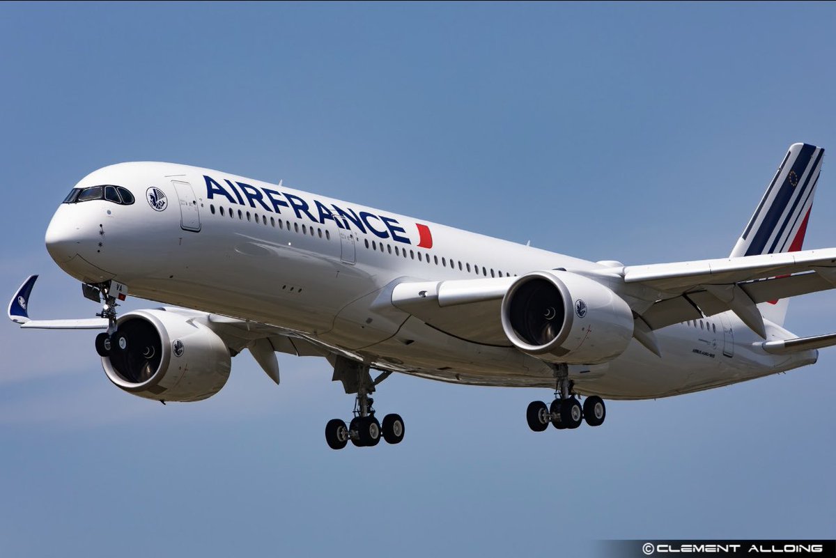GinieSigonney's tweet photo. Jolie photo d’un de nos derniers A350 , le F-HUVA 🇫🇷
.
.
.
#Airbus #A350 #avgeeks #aviationdaily #aviationgeek #aviationphotography #aviationlovers #aviationlife #Pilot #pilolife #AirFrance #aviation4u
📷©️@CAlloing https://t.co/2QngXH5025