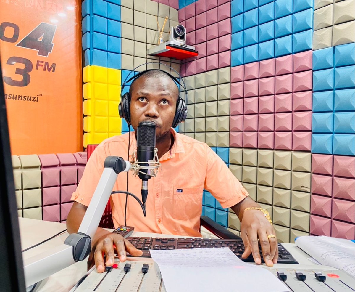 Radio4UG's tweet photo. COMING UP: #442SportsUpdate with @coachramoslive at 11:40 am.

Get to know the latest news making headlines in the world of sports.

KEEP IT 103.3 FOR MORE!

#Radio4UG https://t.co/Xl0072ac3p