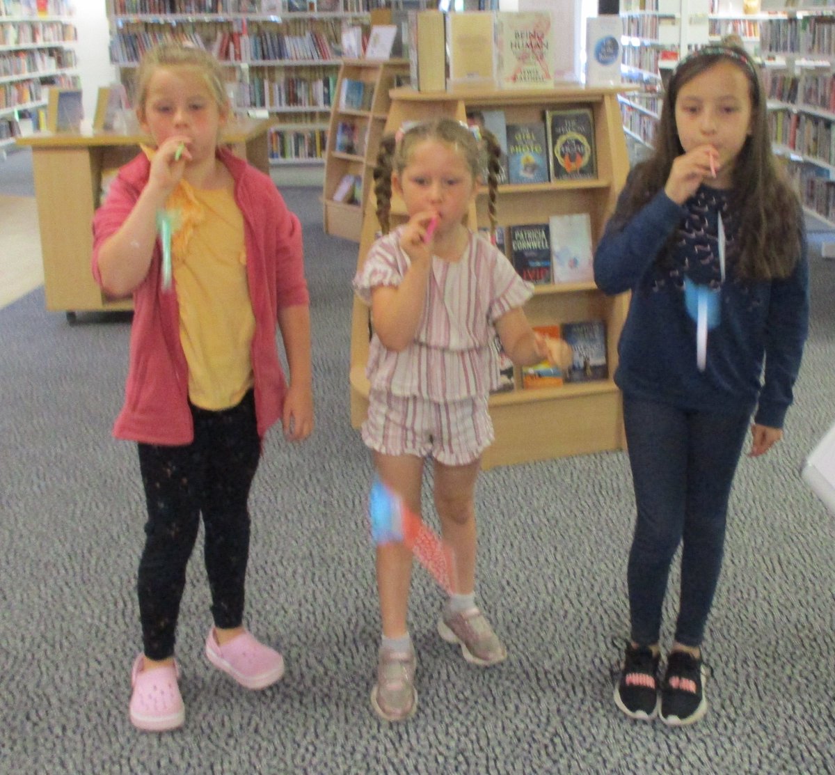 LancsLibraries's tweet image. Getaway vehicles galore at #LongtonLibrary! 
We had rocket races and made Lego getaway vehicles and race cars from recycled materials
Great fun!
Find a Reading Heroes event near you
events.lancashire.gov.uk/search/index.a…
#LancsReadingHeroes #LancsSummerFun