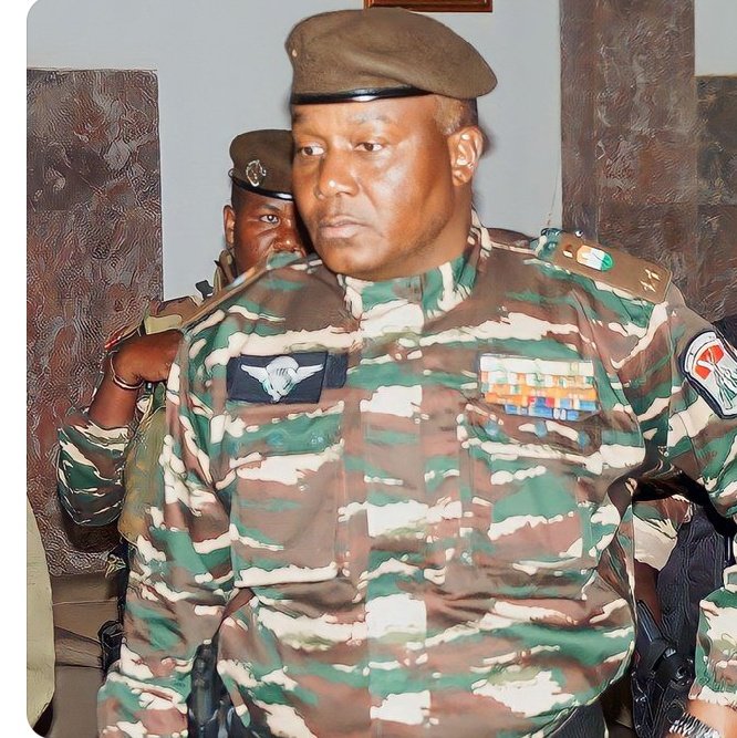 sequence43's tweet image. Our ECOWAS chairman has been silent hopefully our soldiers did not refused to be deployed. This is more than 48 hours after the deadline given to juntas elapsed still no sign that Nigeria will deploy any soldier. Wahala 🤣🤣🤣#ECOWAS
Congratulations to Niger, freedom is here.