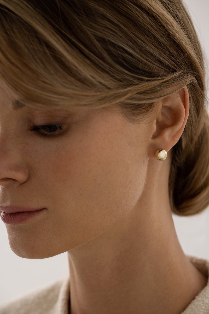 letajewelry's tweet photo. A perfect sphere of a flaxen tone of 14k gold. https://t.co/48gHdJh0Lm