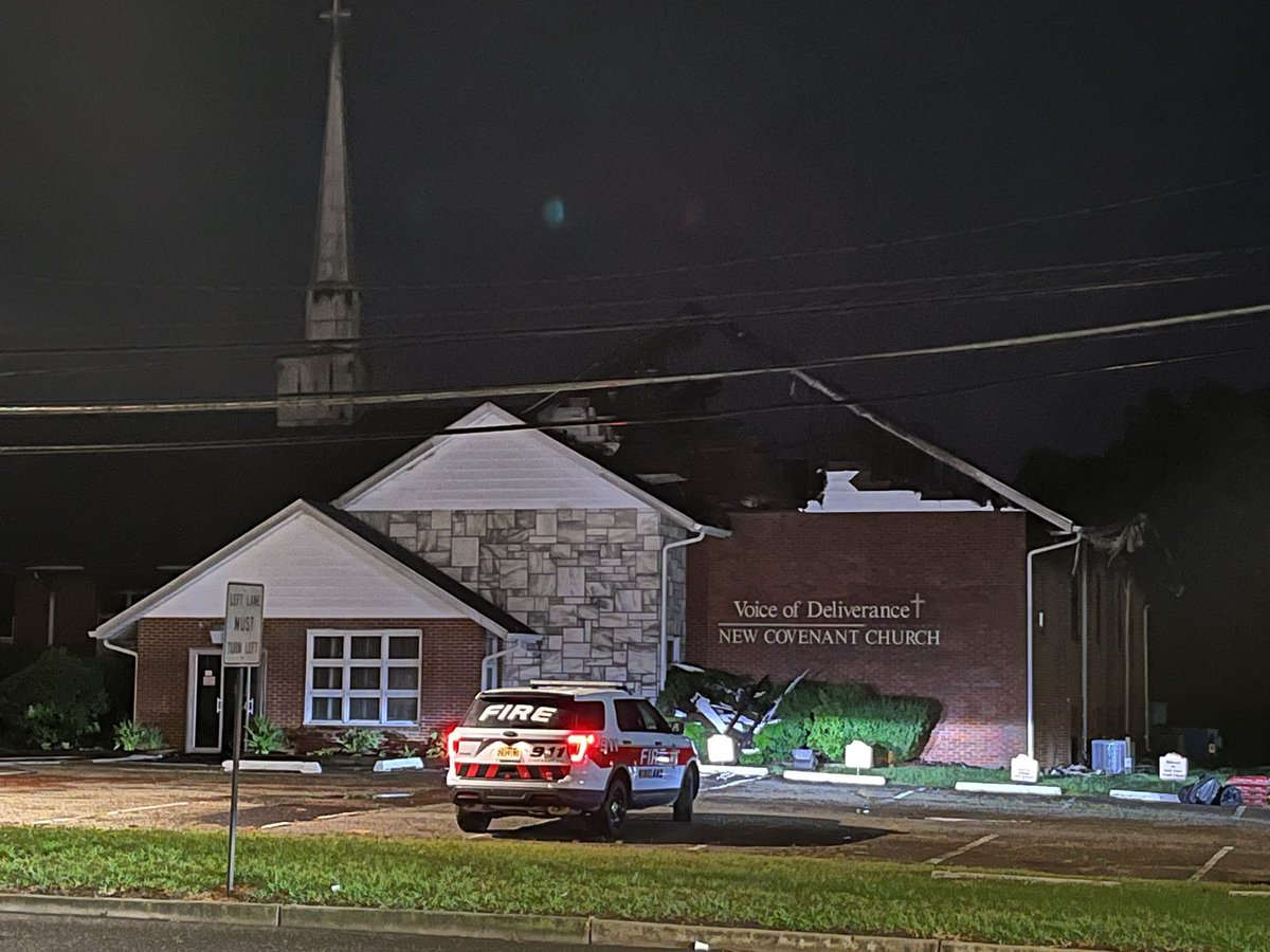 #BREAKING overnight: a 4-alarm fire devastates Voice of Deliverance New Covenant Church in Vineland, NJ and displaces some residents from a home in the back. I’ll have live reports on the fire at 430, 5, and 6am on @CBSPhiladelphia