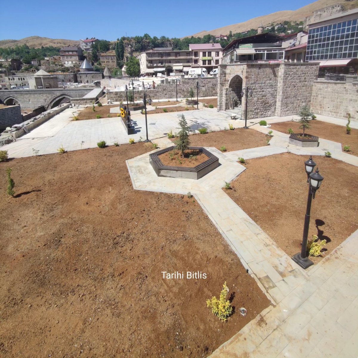 TarihiBitlis's tweet photo. Dere Üstü Islah Projesinde Eski Buğday Pazarın da Yapılan Peyzaj Çalışması..

#bitlis #tarihibitlis https://t.co/U2OKqrdJ7B
