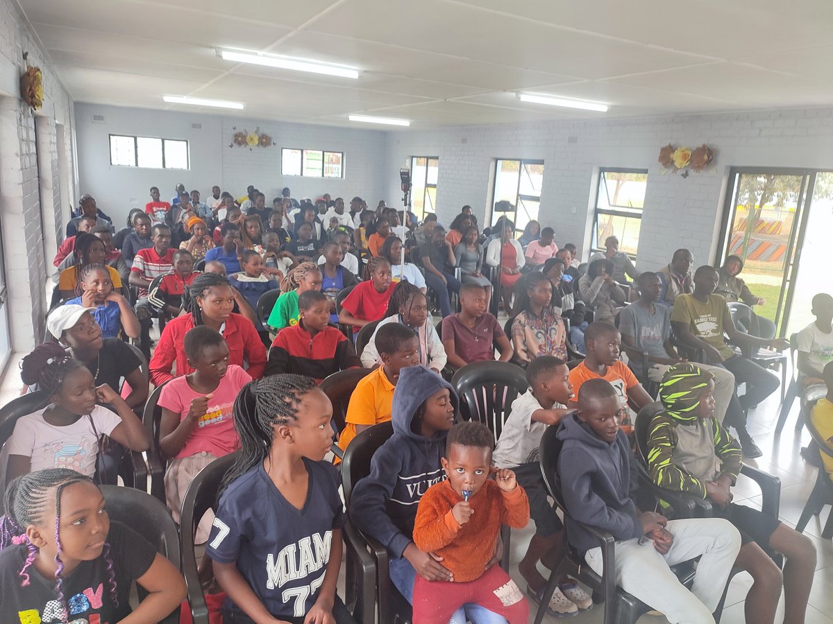 dimentions_new's tweet image. Our day ended like this yesterday 👇👇👇☺️☺️☺️, as we facilitated day 1 of 2 , teenagers and youth camp of The Church of God , Saints of Christ Church in Hatfield

#teambuildingzim #yourteambuildingcompany #teambuilding2023 #churchcamps #outdooreducation