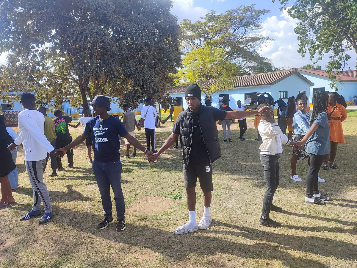 dimentions_new's tweet image. Our day ended like this yesterday 👇👇👇☺️☺️☺️, as we facilitated day 1 of 2 , teenagers and youth camp of The Church of God , Saints of Christ Church in Hatfield

#teambuildingzim #yourteambuildingcompany #teambuilding2023 #churchcamps #outdooreducation