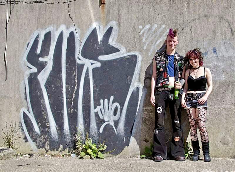 JoeGudgeonPhoto's tweet photo. I spotted these two stylish Rebellion revellers wandering down a ginnel off the main drag in Blackpool.
I thought the graffiti and their garb would make perfect bedfellows for this portrait.
#rebellionfestival2023 #blackpool #punks #individualstyle #graffiti https://t.co/ERy16pTJFP