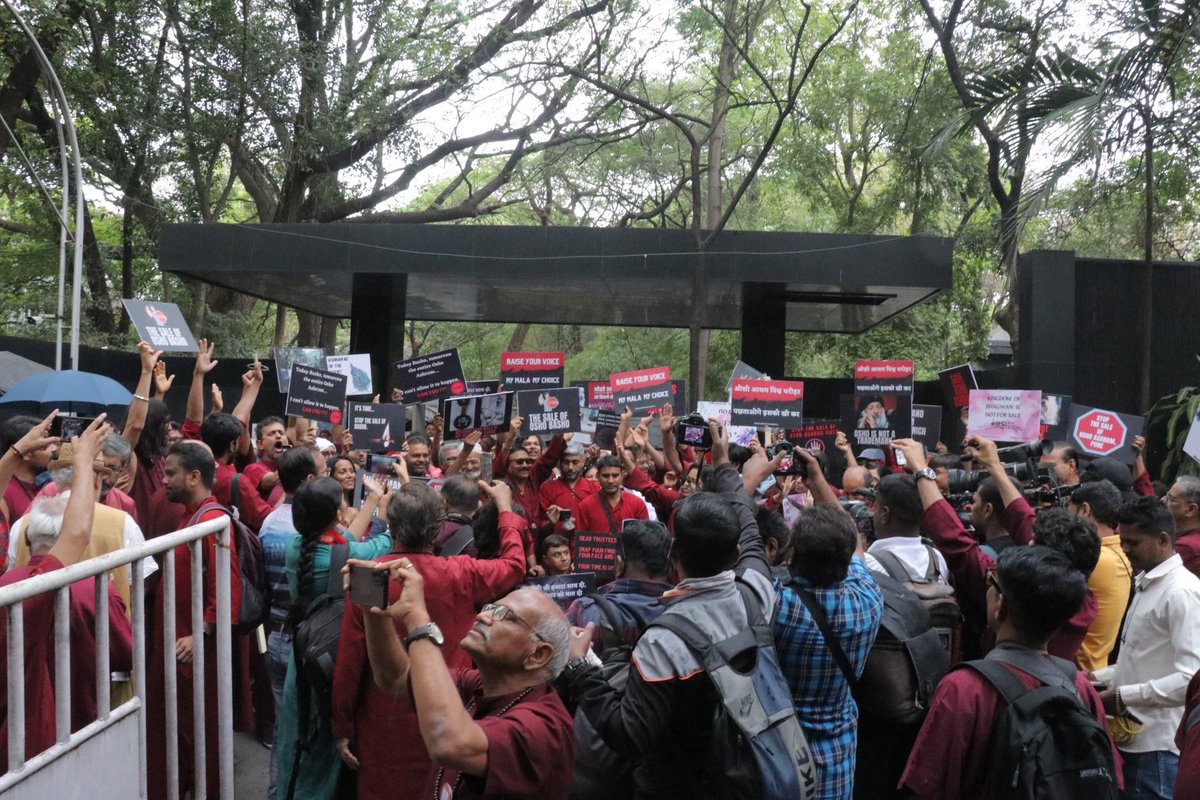 LegacyOsho's tweet photo. #SaveOshoLegacy 
Take note of our 130+ handwritten complaints. 
STILL NO FIR!!?? @PuneCityPolice @DGPMaharashtra @ThePuneMirror @ANI @BJP4India @CMOMaharashtra @punekarnews @aajtak @Dev_Fadnavis https://t.co/s8DIgaj4vh