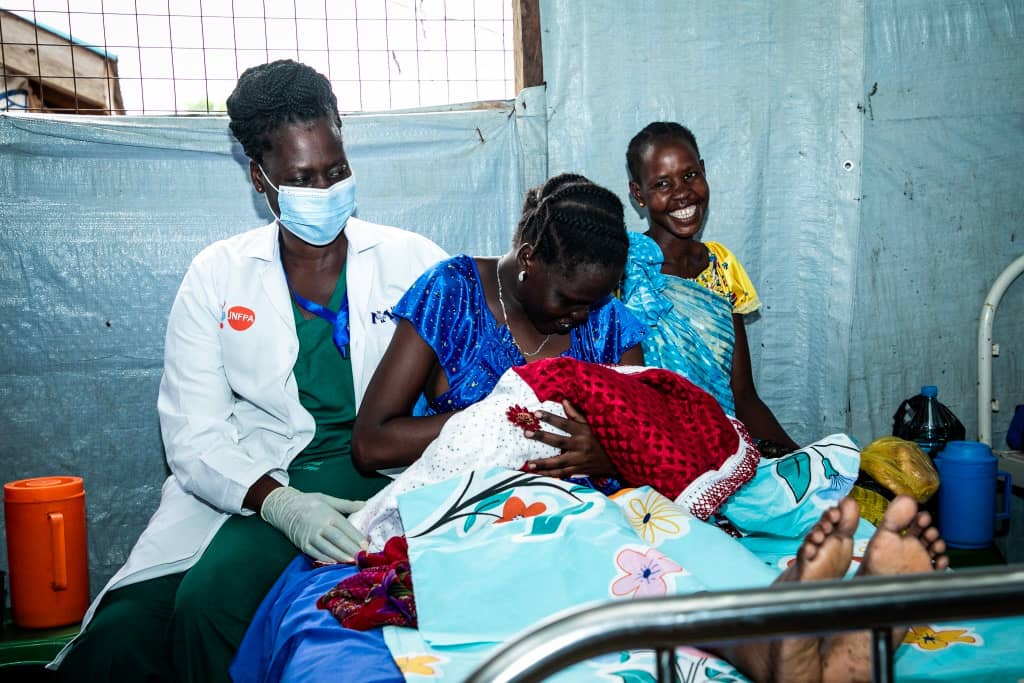 UNFPASouthSudan's tweet photo. The support of @CanSouthSudan is critical to implementation of essential components of @UNFPA Country Programme (CP) that contribute to maternal &amp; child health thru strengthning midwifery training &amp; regulation

UNFPA continues to foster partnerships 4 the CP

 #Musharaka4Tanmiya https://t.co/1rmZBn7OiT