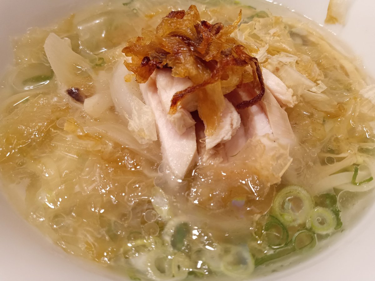 ATF54_71's tweet photo. 国分寺駅北口にある「鶏そば ムタヒロ2号店」で8月限定の玉ねぎの冷やし塩鶏そば🍜

玉ねぎと鶏肉たっぷり😋夏のムタヒロは胃に優しいのぉ〜👴😚 https://t.co/f6rPoNx05k