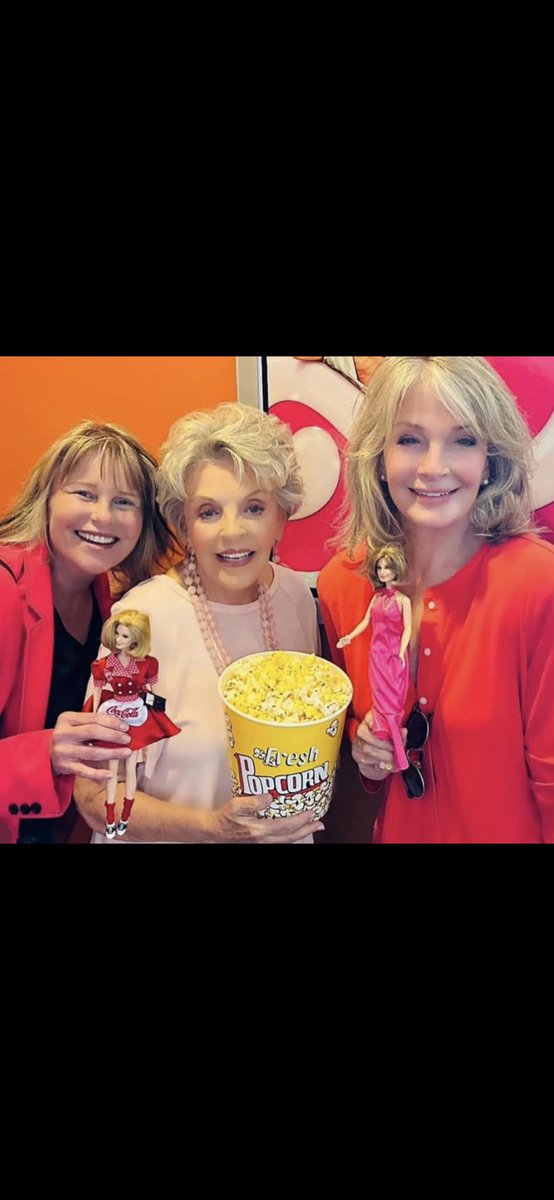 ElaErica's tweet photo. This is so cute I love their friendship. Marbie has a new dress. 🥰 #livingdolls #marbie #days https://t.co/LhCYvcrR47