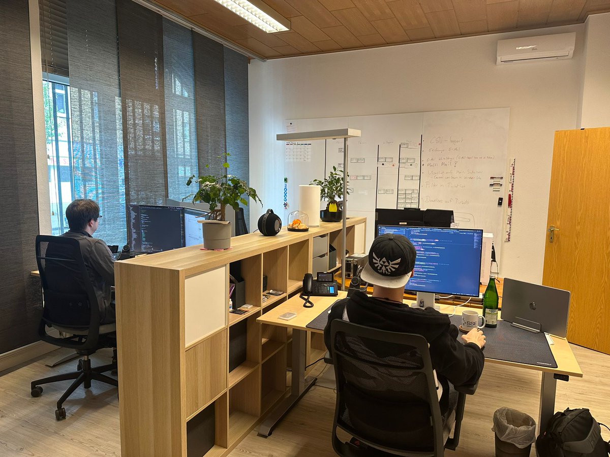 composuite's tweet photo. Unsere Developer sind gerade dabei, das nächste Update auszutüfteln. Es wird spannend! Wir erweitern die Möglichkeiten für E-Mail-Integration und bringen eine Anbindung an Microsoft Azure und Exchange mit.
#composuite #ITSM #Service #Update https://t.co/B8Yo2U7vUB