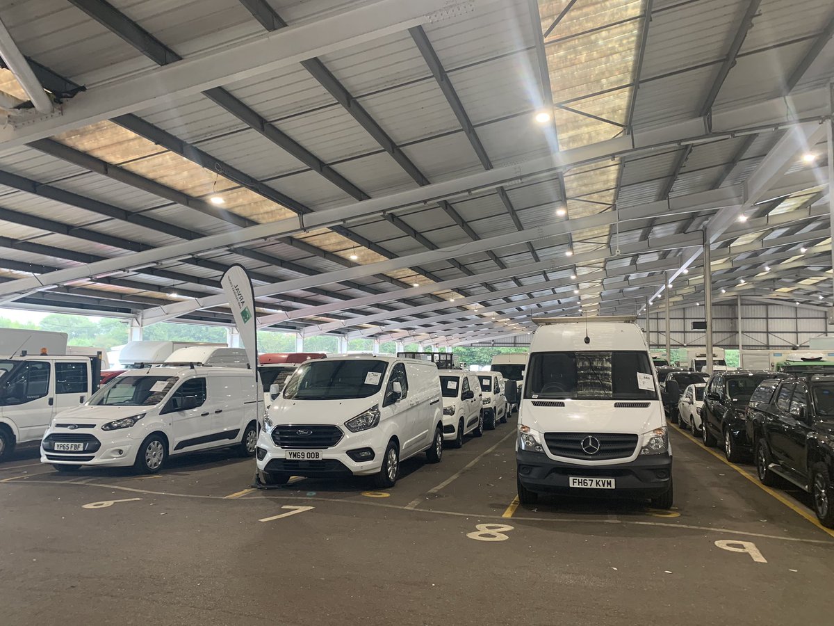 APicton_Glass's tweet photo. Down to a wet Manheim Bristol this morning for the weekly #LCV sale. Over 160 lots up for grabs. Vans, chassis and 4x4s all on offer - something for everyone @APicton_Glass @GlassGuide @autovista_group @autovista24 #lightcommercialvehicles #backboneofBritain https://t.co/zotA4XFzTG