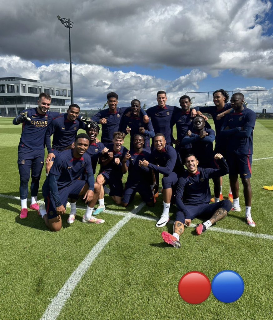 ActuFoot_'s tweet photo. L’ambiance est bonne dans le groupe des indésirables du PSG.

Certains lofteurs ironisent même de la situation et imaginent une opposition face au groupe n°1, persuadés de les "laver". 

(@le_Parisien_PSG) https://t.co/aGvBK46UCm
