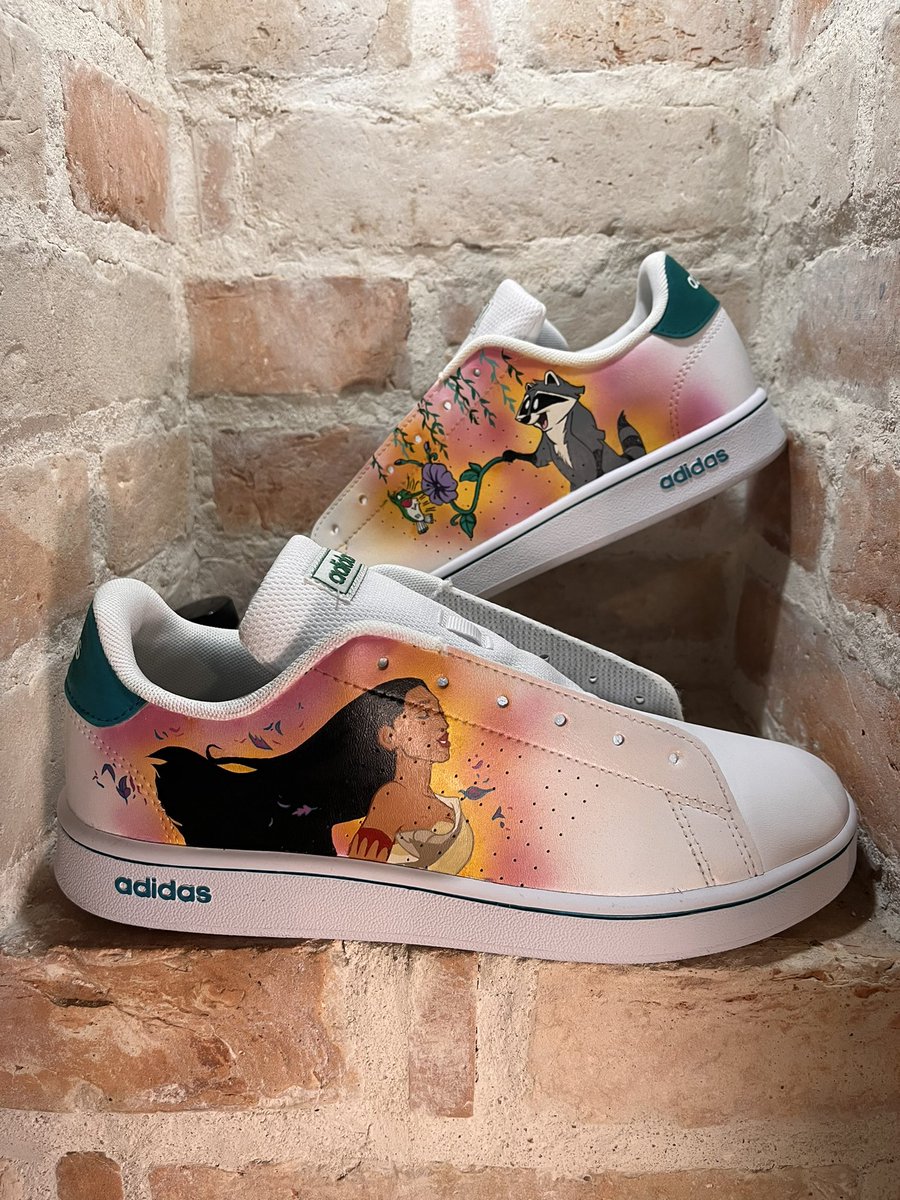 Spew4L's tweet photo. Custom shoes pocahontas #disney #pocahontas #custom #customshoes #draw #angelusdirect #angelusfrance https://t.co/ntDvs3GckS