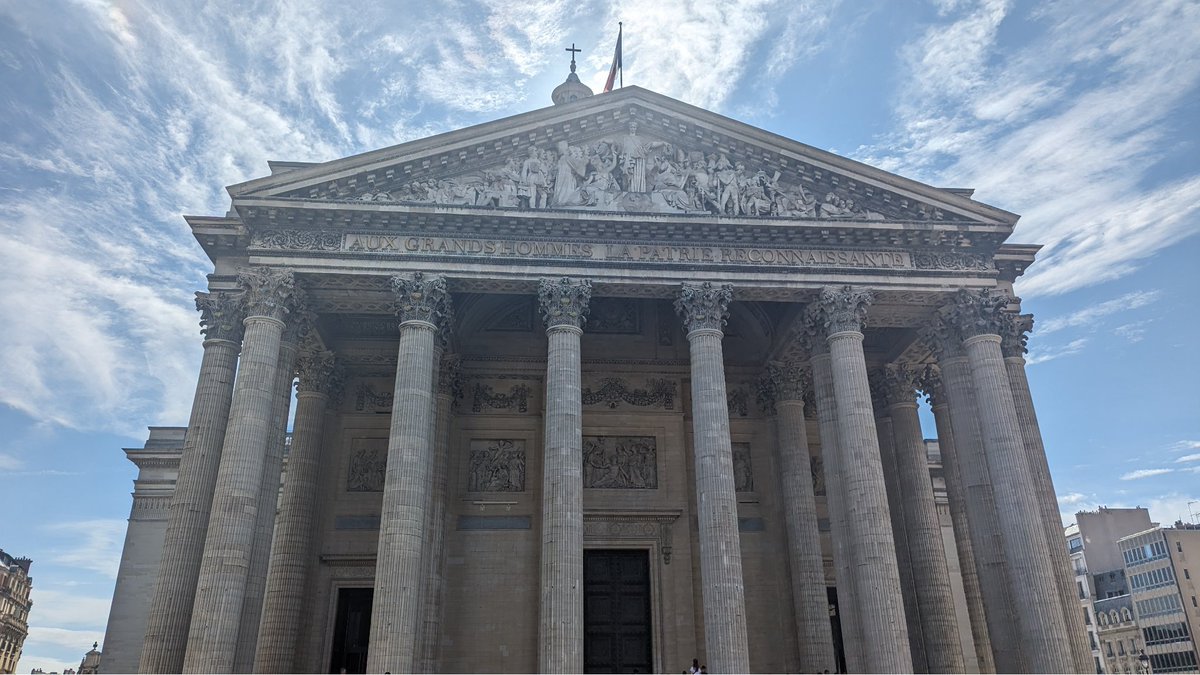 Circadiana's tweet photo. #PostcardsfromParis https://t.co/qFXjgMqS8k
