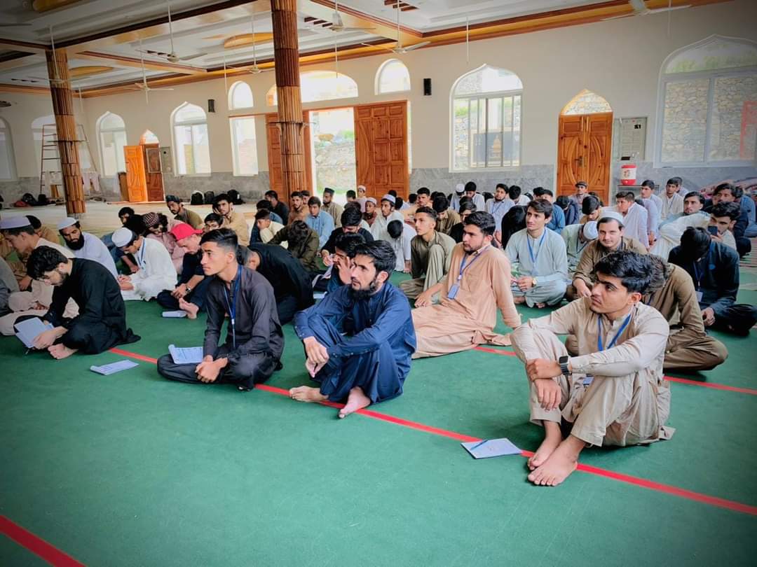 ij12334's tweet photo. The REJUVENATION of Ideological Thoughts 

محترم عبدالواسع صاحب قیم جماعت اسلامی صوبہ خیبر  نے "کارکنوں کے باہمی تعلقات" کے موضوع پر لیکچر  دیا۔
 پروگرام کے آخر میں ناظم مقام برادر قاضی محمد عباس نے کیمپ کا یادگاری تخفہ پیش کیا۔

#TheRejuvenation #SummerCamp #ijtmardan https://t.co/VTpG7wDrlw
