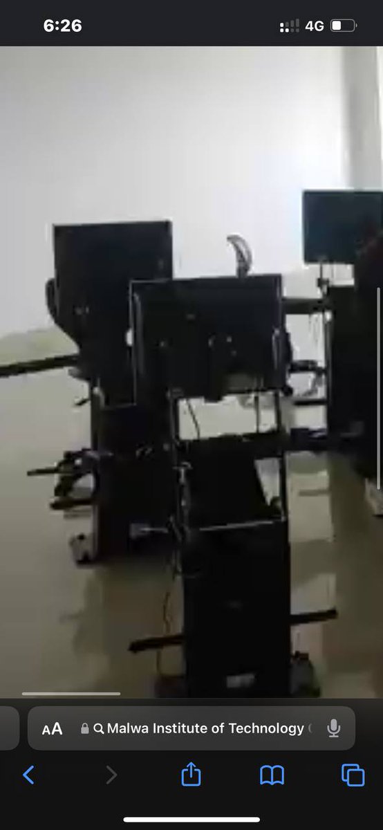 Alearner07's tweet image. @thelearningcap1 

#ibpsupdates   #RRBPO

Sir, i gave my rrb po exam at this center (Malwa Institute of science &amp;amp; technology indore), there no proper desk arrangement, and no place for rough sheet to use. This center wasted my all efforts. 
Please help us sir🙏