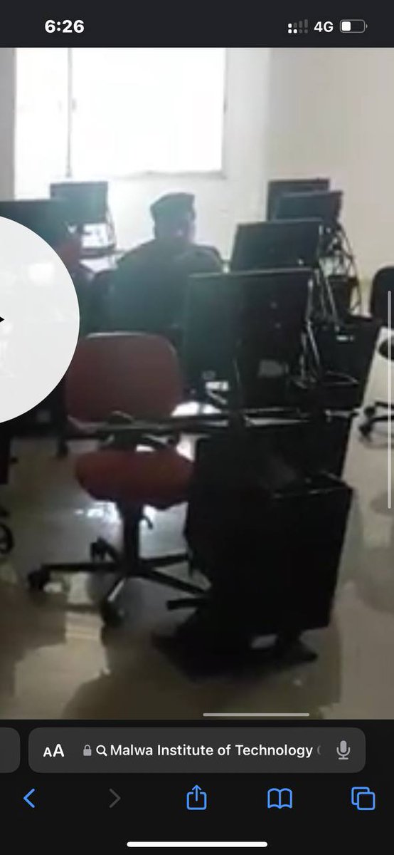 Alearner07's tweet image. @thelearningcap1 

#ibpsupdates   #RRBPO

Sir, i gave my rrb po exam at this center (Malwa Institute of science &amp;amp; technology indore), there no proper desk arrangement, and no place for rough sheet to use. This center wasted my all efforts. 
Please help us sir🙏