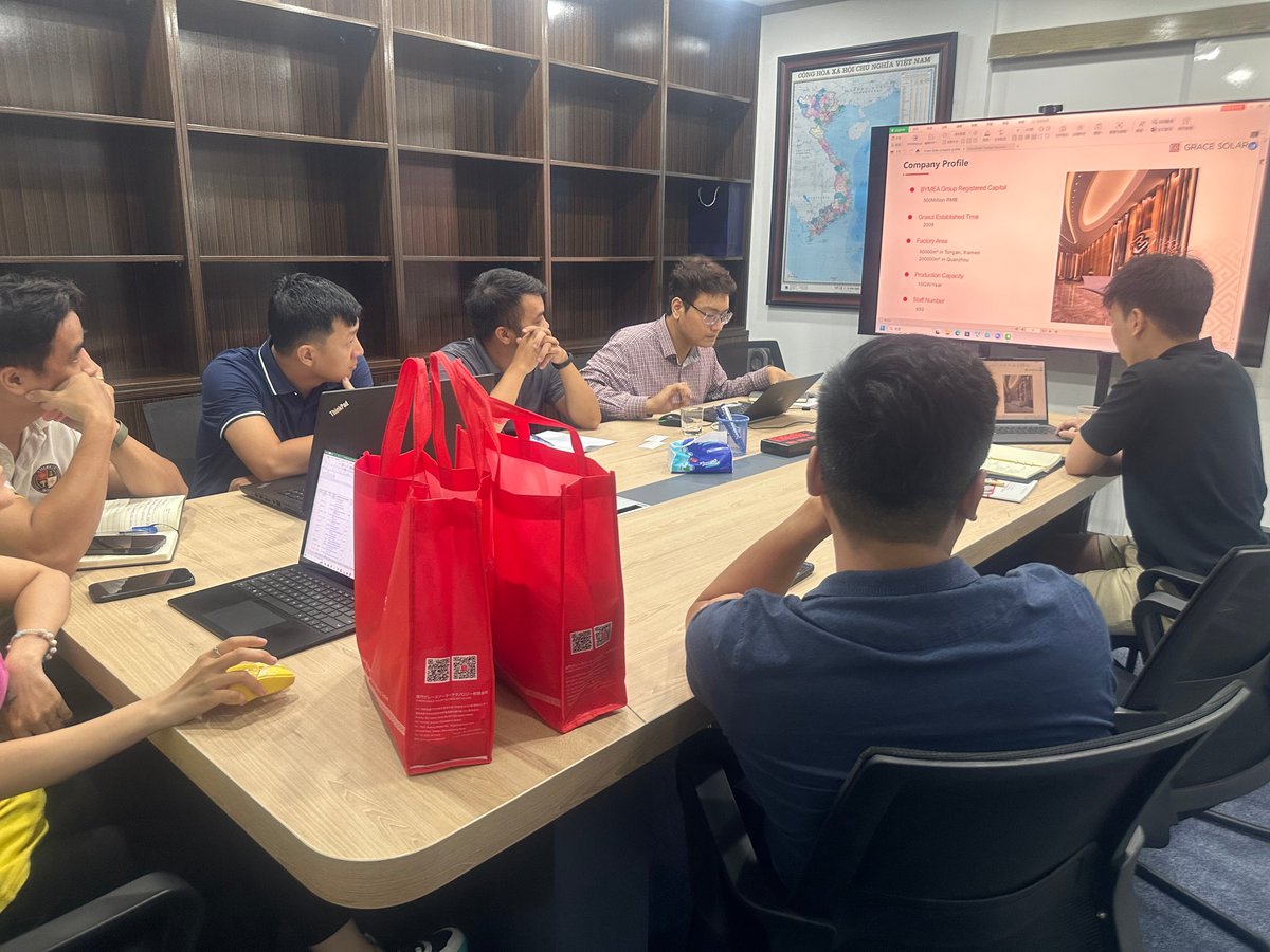 gracesolar01's tweet image. A few days ago,GraceSolar's professional account manager and R&amp;amp;D team met with partners in #Vietnam for in-depth exchanges, conducted technical discussions on recent cooperation projects, and promoted the orderly progress of related projects.
#gracesolar #solarproject #solarmount