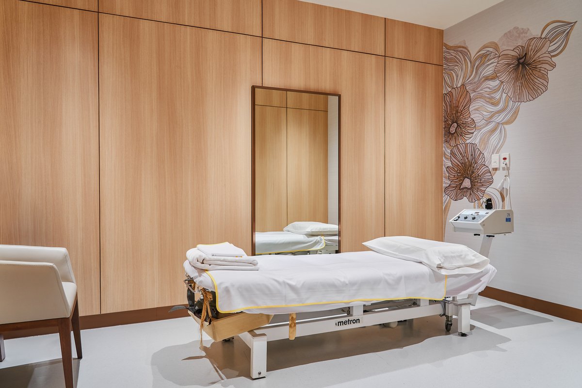 Chapman Taylor unveils stunning renovation of the Outpatient Department at Bumrungrad International Hospital in #Bangkok chapmantaylor.com/news/chapman-t… #LuxuryHospital #Interiors #InteriorDesign #AssetEnhancement #Renovation #Healthcare #Wellness #HealthcareSector #Thailand #Asia