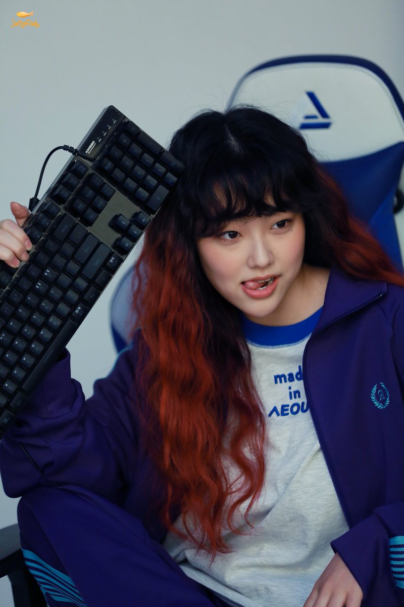 kang mina pics tweet media