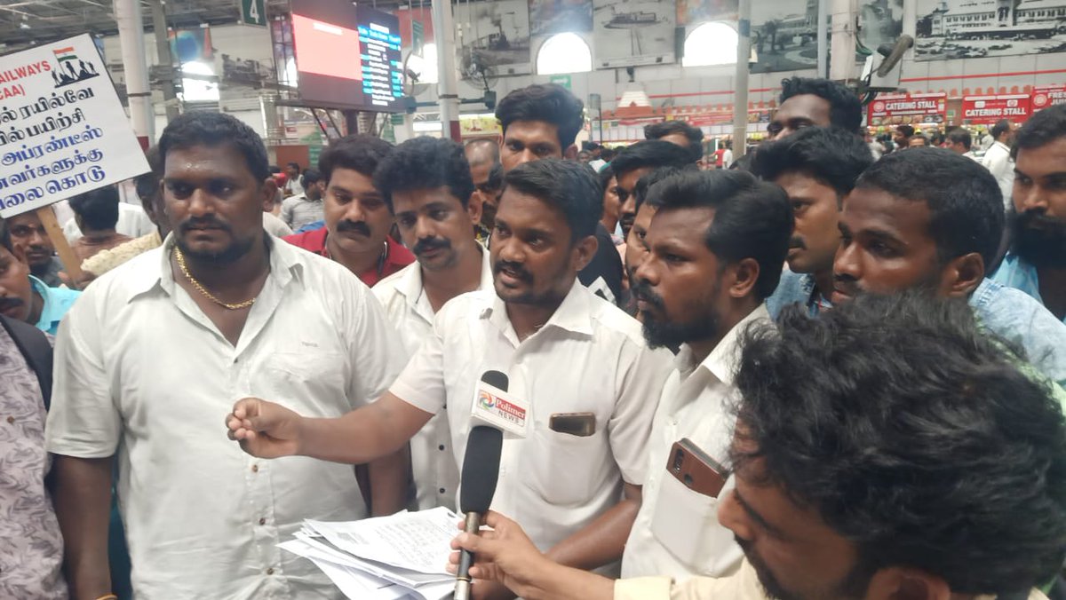 VidyaSa12389587's tweet photo. #चेन्नई_ICF
पूरे देश भर मे #RailApprentice ने सभी जोन के #drm_office मे किया आंदोलन
रेलवे-बोर्ड दुबारा #gm_power लागू करे 
2014से अब तक के सभी रेल अप्रेंटिस छात्र बेरोजगार है
@AshwiniVaishnaw
@RailMinIndia
@PMOIndia
@narendramodi
@DoPTGoI
@AmitShah
@JPNadda
@aajtak
@HindiNews18 https://t.co/dN5eCgC5Fp