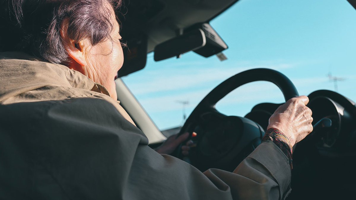CaraSantaMaria's tweet photo. Survey shows 61.4% of older adults with cognitive impairment continue to drive.
#SeniorDrivers #Cognition #Neurology #DrivingRisks #Neuroscience #Aging
https://t.co/hbGa0y4Dqo via @NeuroscienceNew https://t.co/nCKtey1aLH